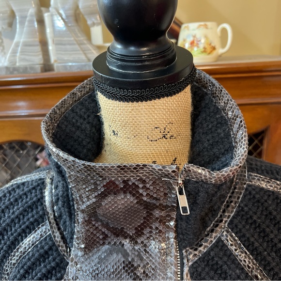 Oscar De La Renta Fall 07 Cashmere and German Python Cable Knit Sweater. Mint. - Picture 7 of 14